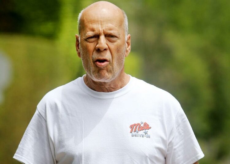 Hija de Bruce Willis asegura que su papá se encuentra “genial”
