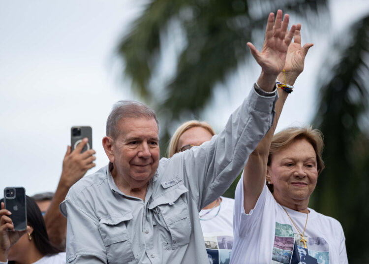 Amenazado de cárcel, el candidato opositor venezolano Edmundo González Urrutia es citado por la Fiscalía