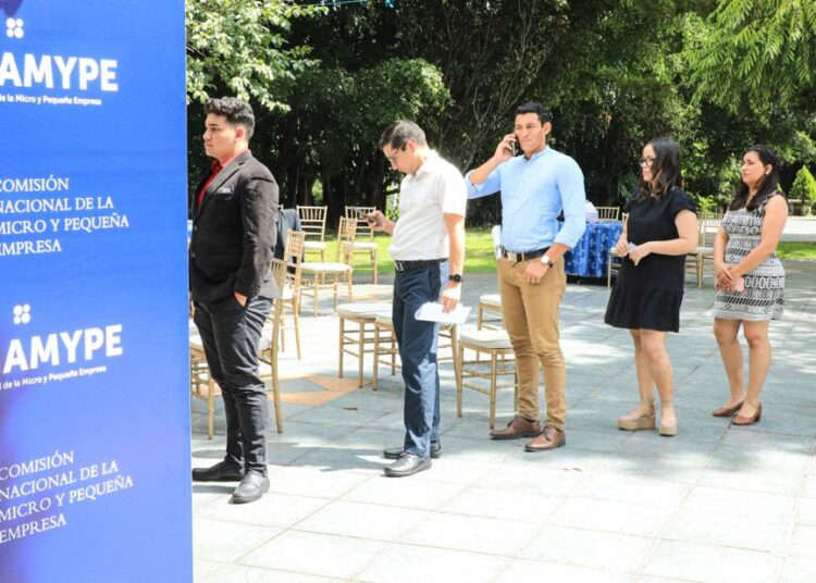 CONAMYPE entrega fondos no reembolsables a 48 MYPE 