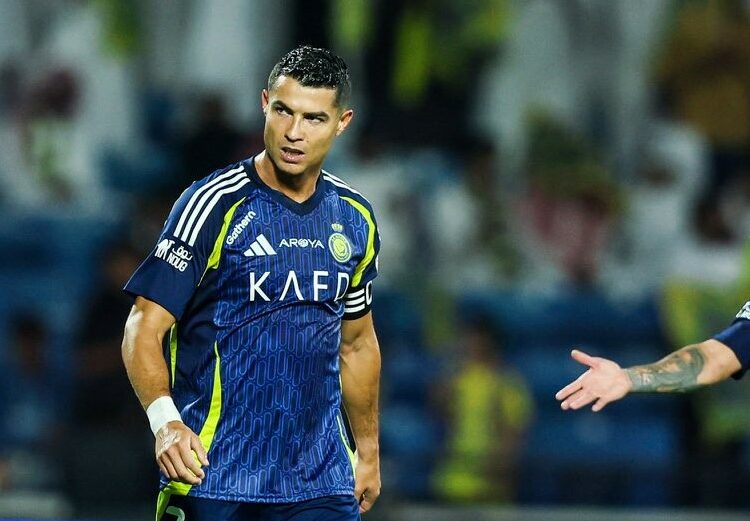 (VIDEOS) Cristiano Ronaldo realiza polémicos gestos a sus compañeros tras la goleada en la final de la Supercopa saudí