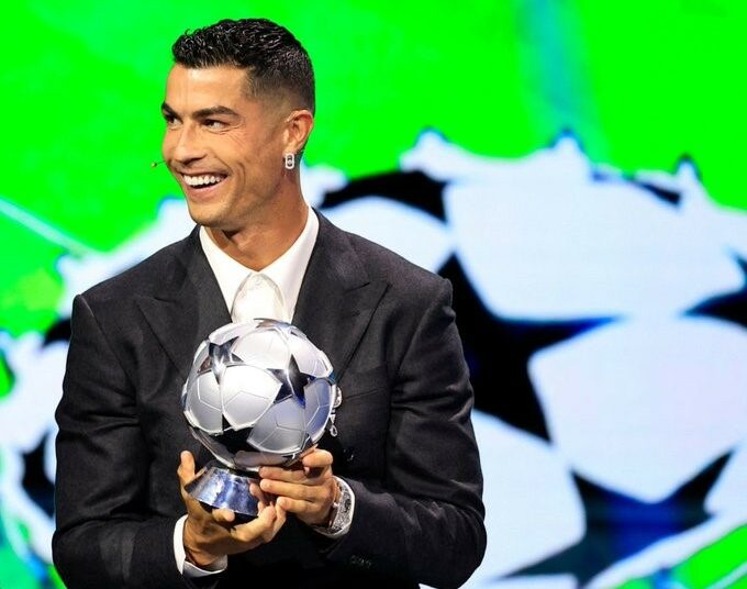 Cristiano Ronaldo fue premiado por UEFA en reconocimiento a su legado en la competición