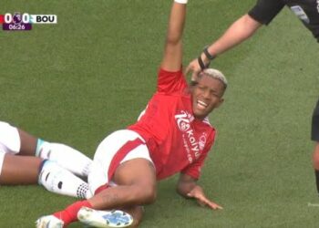 (IMÁGENES FUERTES) Grave lesión de Danilo en el Nottingham Forest – Bournemouth