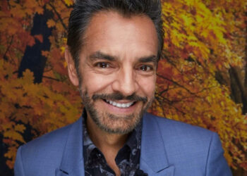 Eugenio Derbez sufre picaduras durante un recorrido por el bosque