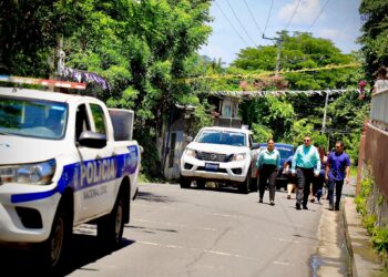 Llegan a El Salvador los cuerpos de 4 miembros de una familia salvadoreña asesinada en California