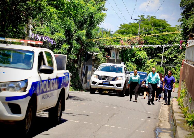 Llegan a El Salvador los cuerpos de 4 miembros de una familia salvadoreña asesinada en California