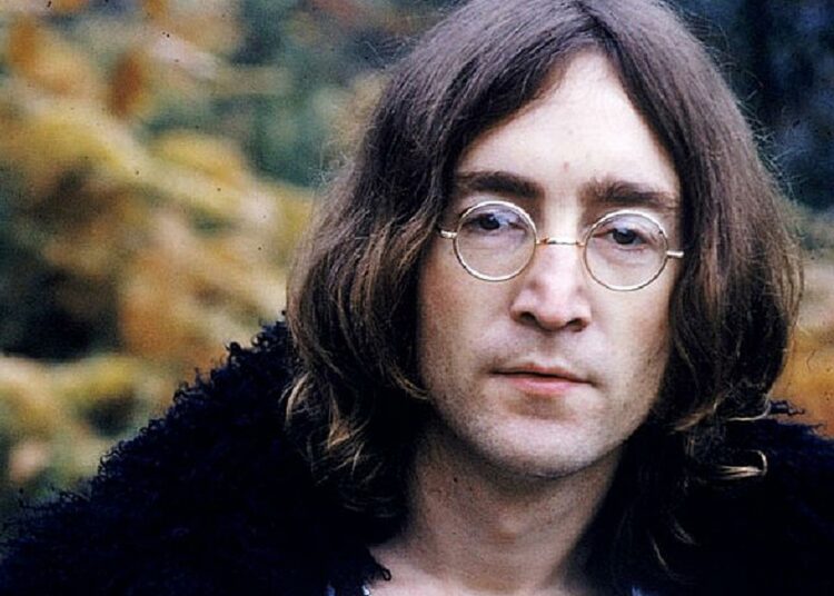 Los lentes circulares de John Lennon fueron vendidas 50 mil dólares en una subasta