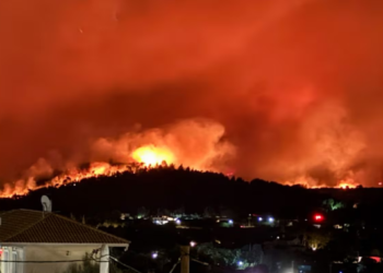 Grecia ordena evacuaciones por incendios cerca de Atenas