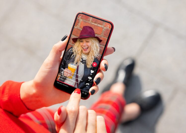 Cómo TikTok puede empeorar la autoestima de las mujeres en cuestión de minutos