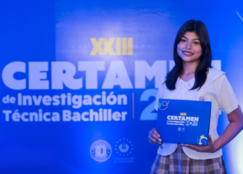 Entregan diplomas a ganadores de becas universitarias del programa #SoyBecadoBCR