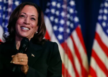 Harris aventaja a Trump por 4 puntos en 3 estados disputados en nuevo sondeo