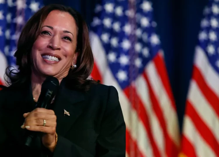 Harris aventaja a Trump por 4 puntos en 3 estados disputados en nuevo sondeo