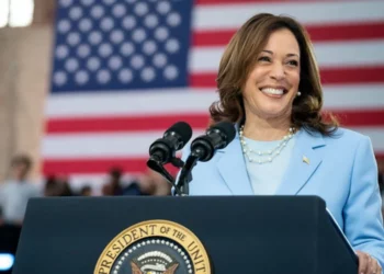 Harris y su candidato a vice iniciarán gira el martes