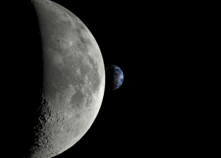 Por fin se conoce origen de la enigmática atmósfera lunar