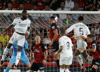 Un Madrid muy gris empata y decepciona en su estreno liguero en Mallorca