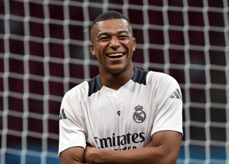 Hackean la cuenta de X de Mbappé con insultos a Messi