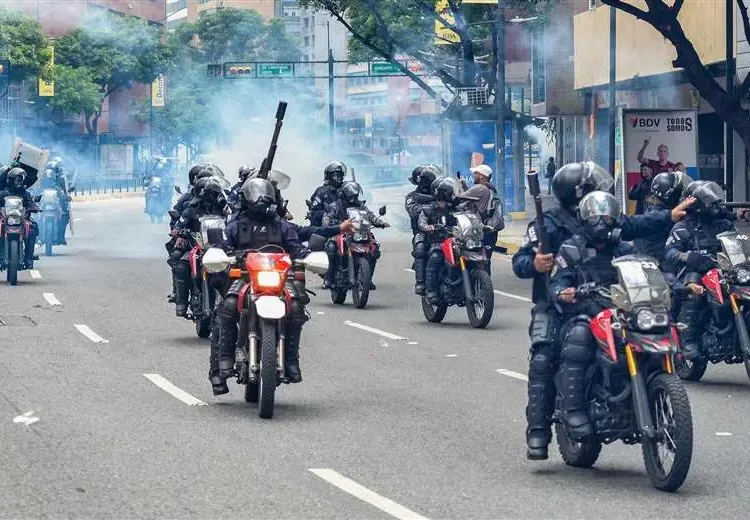 Maduro alaba «conducta ejemplar» de militares ante protestas