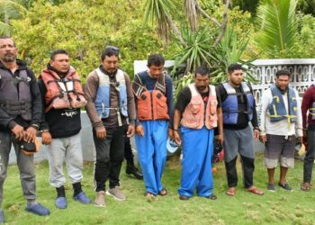 Autoridades presentan a extranjeros detenidos con más de 1,500 kilos de cocaína