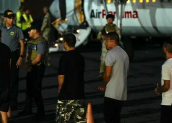 Panamá deporta a migrantes del Darién con ayuda de EE. UU.