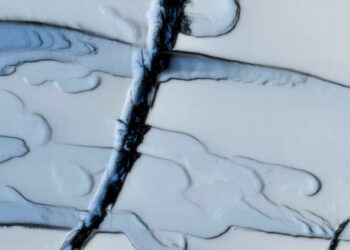 Robot halla extrañas formas en el fondo del hielo antártico