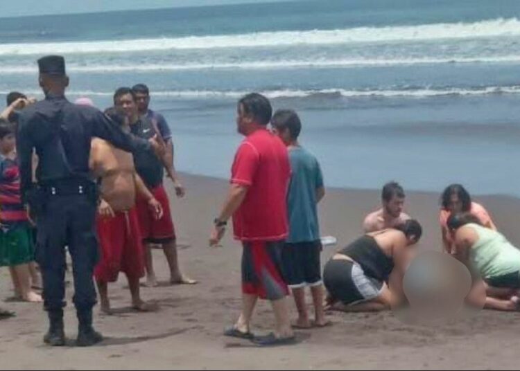 Turista guatemalteca fallece ahogada en Playa Dorada, de Sonsonate