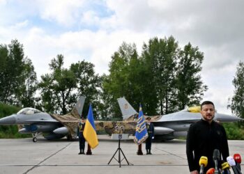 Ucrania recibe primeros aviones F-16 para enfrentar a Rusia