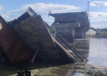Ucrania destruye puente clave en Kursk