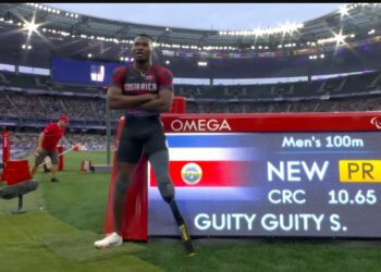(VIDEO) El costarricense Sherman Guity ganó el oro e impone récord en los 100 metros T64 en los Juegos Paralímpicos de París