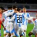 Argentina golea a Chile y líder de la clasificación