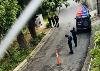 Policías venezolanos asedian la Embajada de Argentina en Caracas