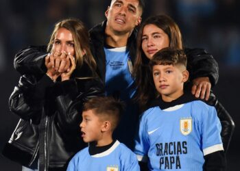 Emotivo homenaje a Luis Suárez en su último partido con Uruguay
