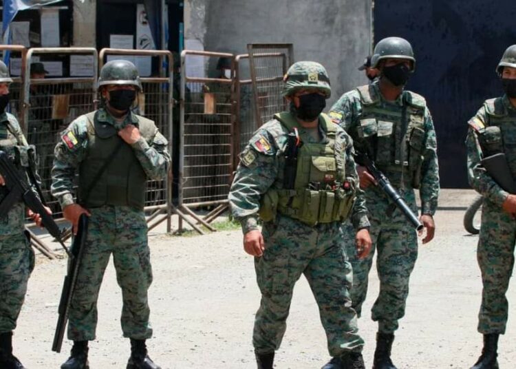 Nuevo toque de queda ante la violencia que los apagones causan en Ecuador