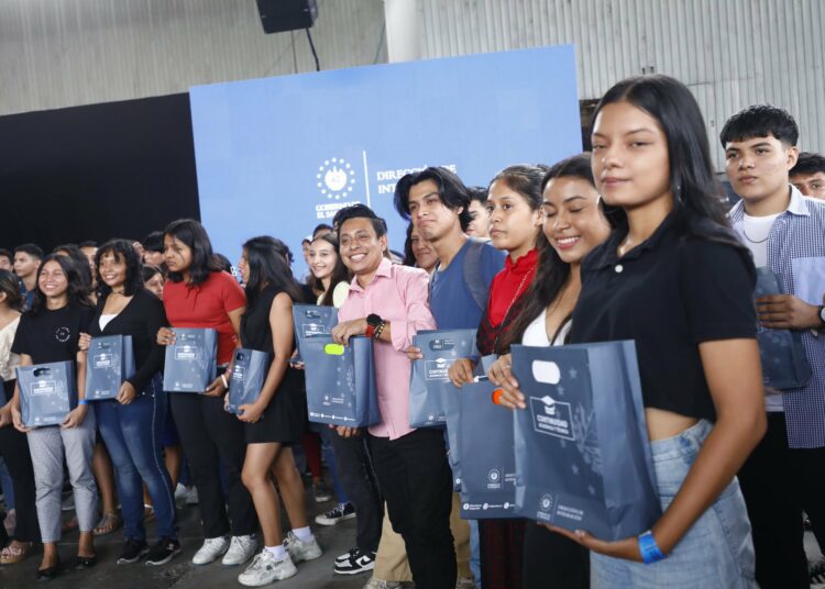 Dirección de Integración planea entregar 6 mil nuevas becas