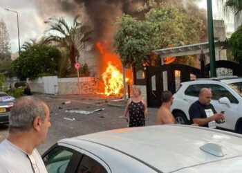 Hezbolá lanza 150 cohetes, misiles y drones hacia Israel