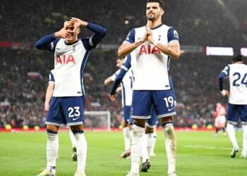 Manchester United no pudo contener la fuerza de Tottenham y cayó derrotado por 3 a 0