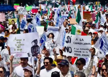 Jueces protestas frente al Congreso contra reforma judicial en México