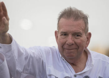 El excandidato presidencial Edmundo González viaja a España tras solicitar asilo y recibir «debidos salvoconductos» de Venezuela