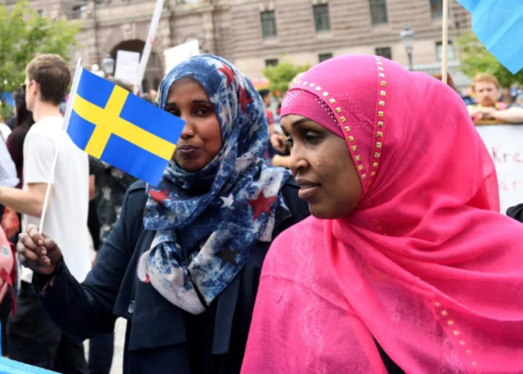 Suecia ofrece miles de euros a migrantes desempleados para que se regresen a sus países de origen