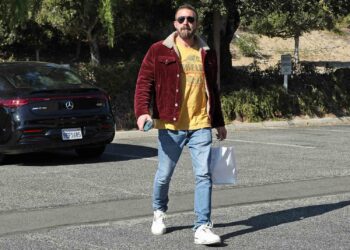 Captan a Ben Affleck en un centro de rehabilitación