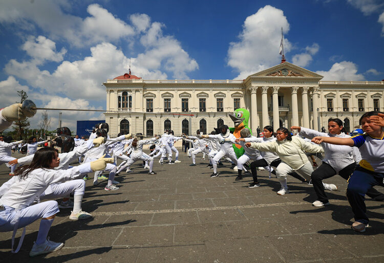 El Día Mundial del Esgrima se celebró en el Centro Histórico