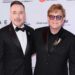 Pareja de Elton John tuvo un ataque de ansiedad al ver el nuevo documental del cantante