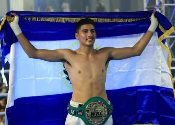 Boxeador salvadoreño Samuel Contreras Jr. derrota al mexicano Antonio López por nocaut en el primer asalto
