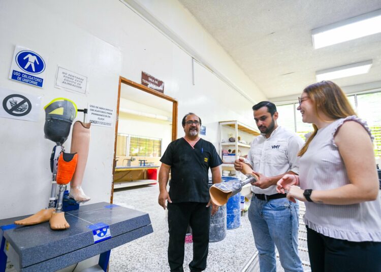 FONAT entrega prótesis a víctimas de accidentes viales