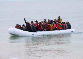 Naufragio en Canal de la Mancha deja una docena de fallecidos