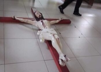 Hombre ataca un “santo” de una iglesia de Aguilares