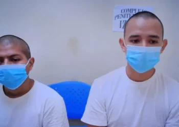 Dos extorsionistas exigían $400 al mes a un comerciante de San Salvador