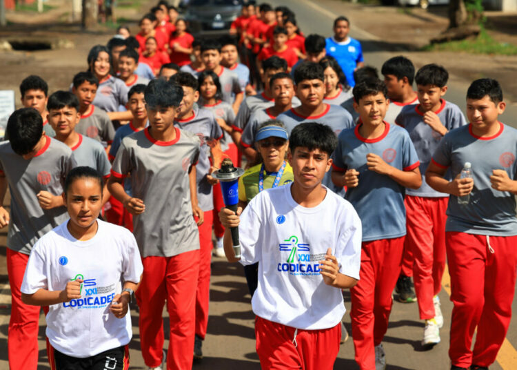 Con música y colorido inicia el recorrido de la antorcha de los Codicader