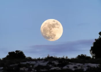 ¿Por qué la Luna a veces se ve tan grande?