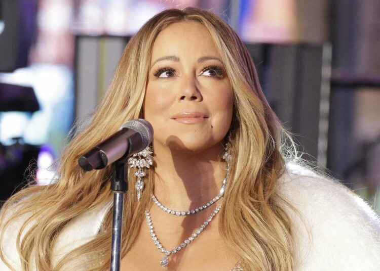 Mariah Carey ha pasado ‘un par de semanas difíciles’ desde la muerte de su madre y su hermana