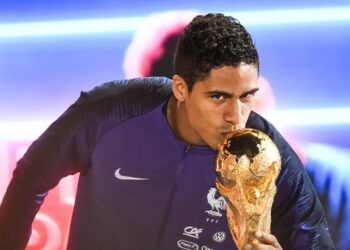 El defensa francés Raphaël Varane se retira del fútbol a los 31 años