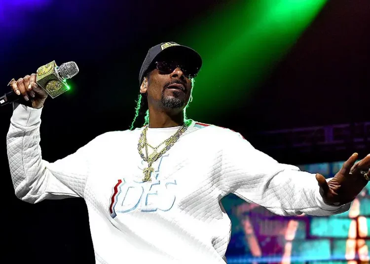 Snoop Dogg se niega a llevar jeans ajustados porque teme no poder quitárselos nunca